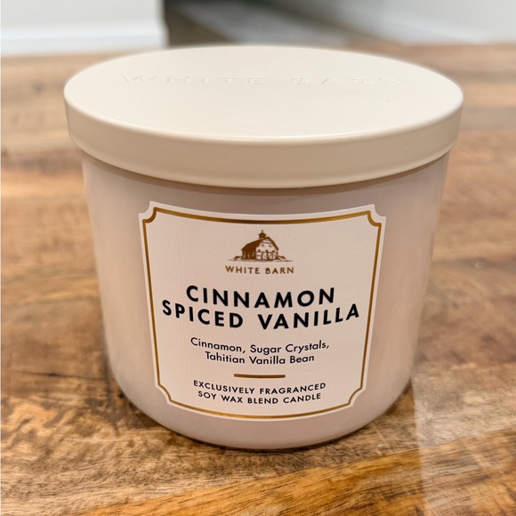 White Barn Cinnamon Spiced Vanilla Candle - Picture 1 of 4